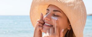 کرم ضد آفتاب رنگی سان لیفت درمالیفت DERMALIFT مناسب پوست خشک بژ روشن