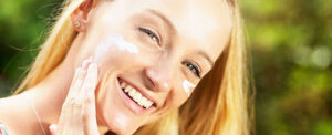 کرم ضد آفتاب رنگی سان لیفت درمالیفت DERMALIFT مناسب پوست خشک بژ طبیعی